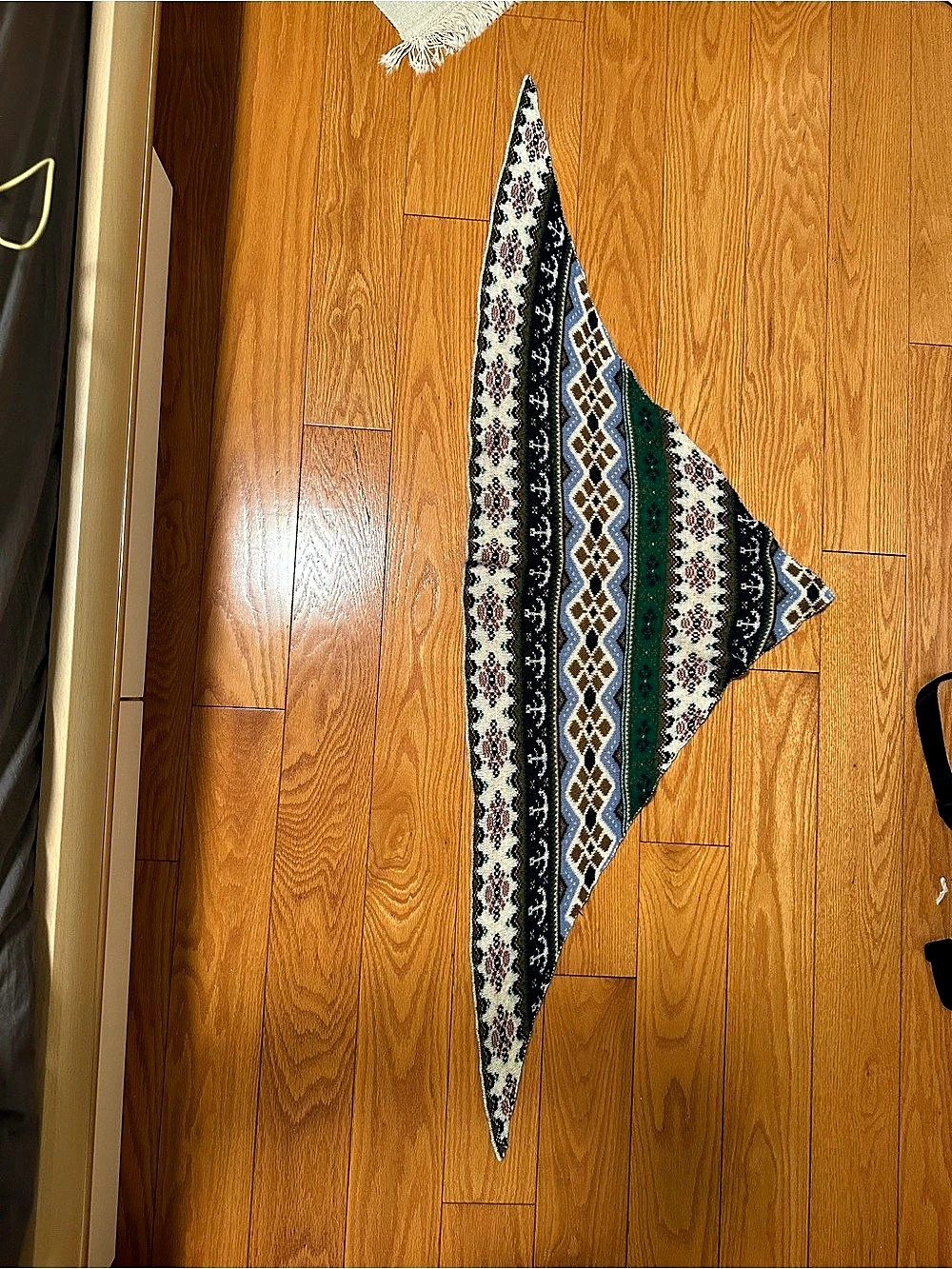 Knitted Triangle Scarf Geometric Green & Black